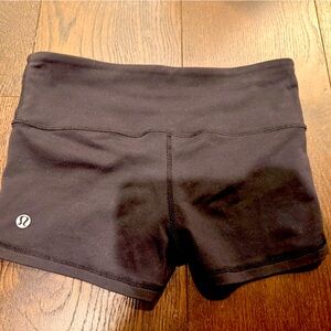 Lululemon reversible black bicycle shorts - Size 4